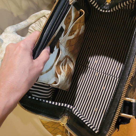 L.A.M.B. by Gwen Stefani Stencil Pattern Elmwood Bag and Wallet Set #375 - Picture 17 of 17